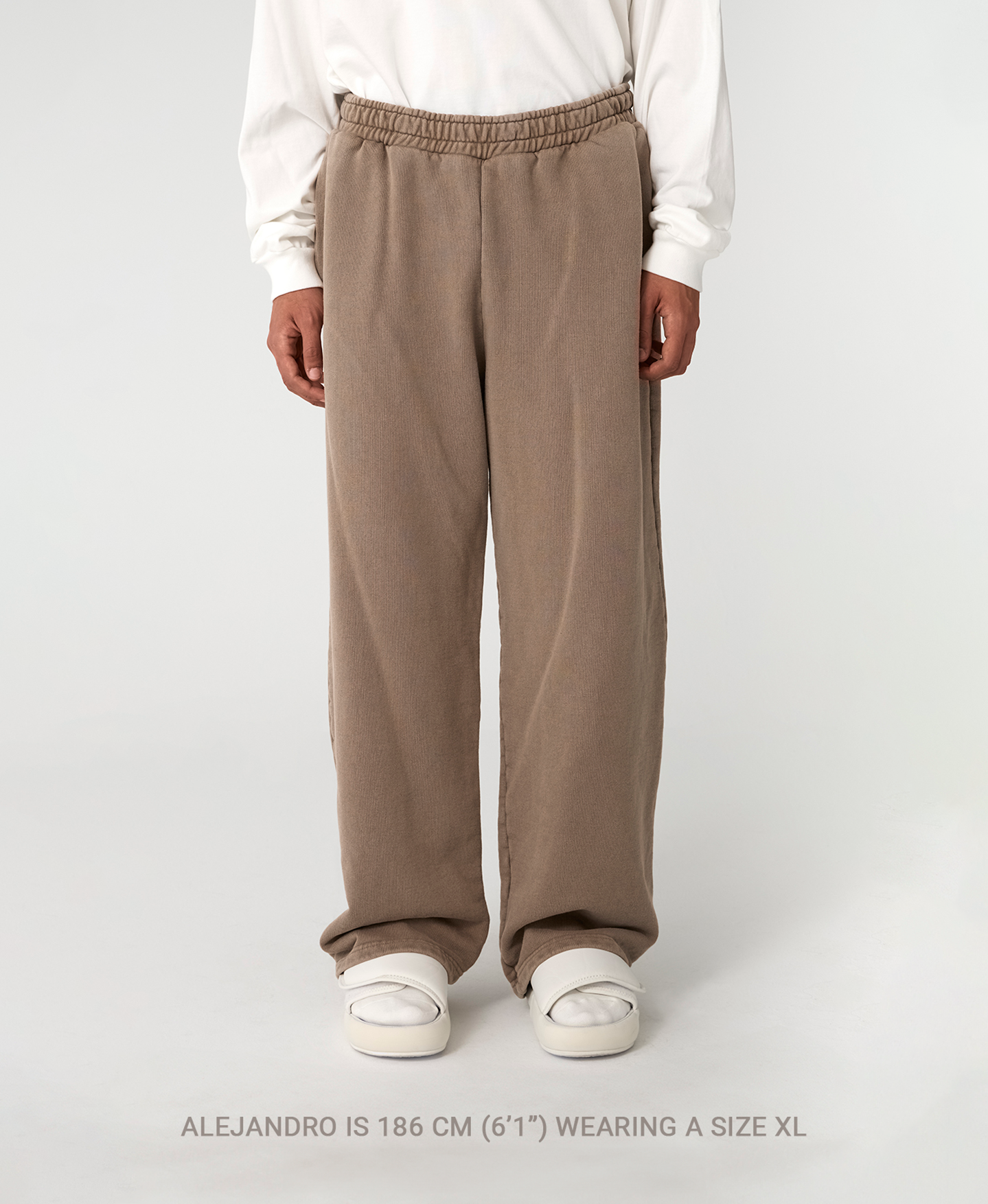 600 GSM 'Carmin' Straight-leg Pants